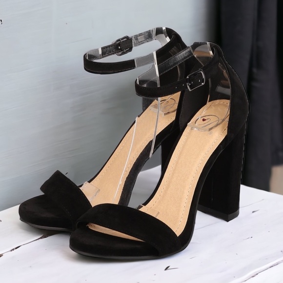 BEST SELLER Delicious Shiner Black Ankle Strap Heeled Sandal Nu Shuz Key West - Picture 8 of 8